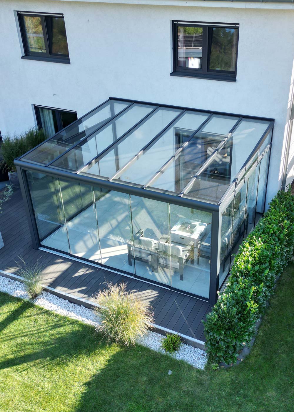 Moderne Terrassenüberdachung von Mirau Bau